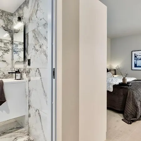 Апартаменты Brand New And Luxurious Penthouse In Centre!
