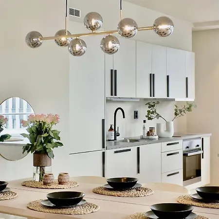 Brand New And Luxurious Penthouse In Centre! برغن