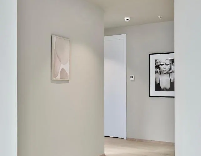 Brand New And Luxurious Penthouse In Centre! Lägenhet