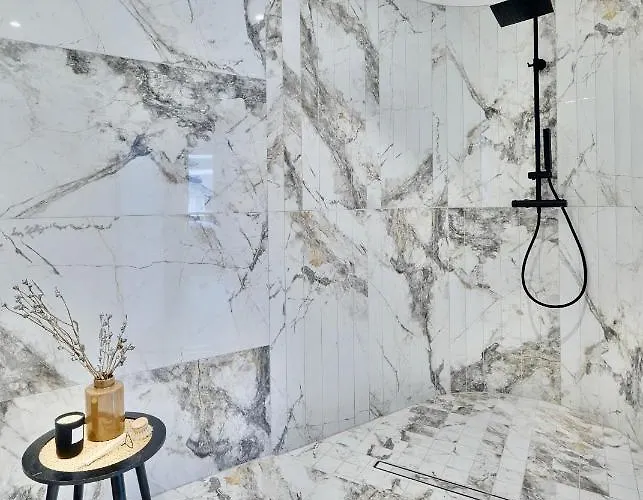 Brand New And Luxurious Penthouse In Centre!