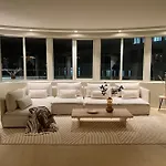 Appartement Brand New And Luxurious Penthouse In Centre!