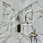 Brand New And Luxurious Penthouse In Centre! *